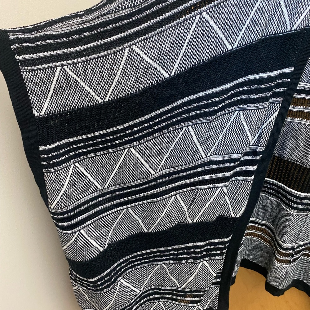 Bcbgeneration - Geometric Pattern Shawl - One Size - image 7